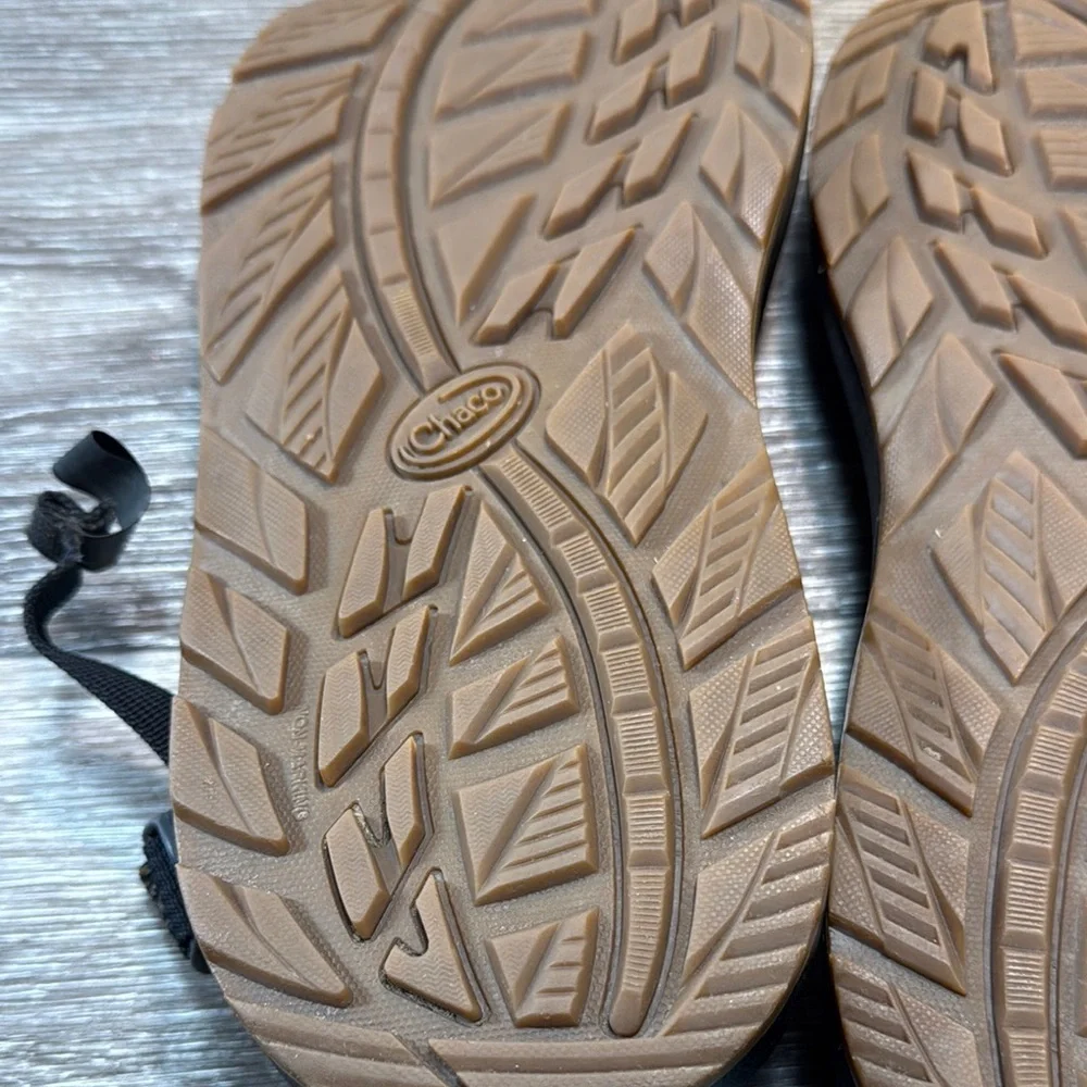 Chaco Black  Strappy Sandals men’s 9 (b182)